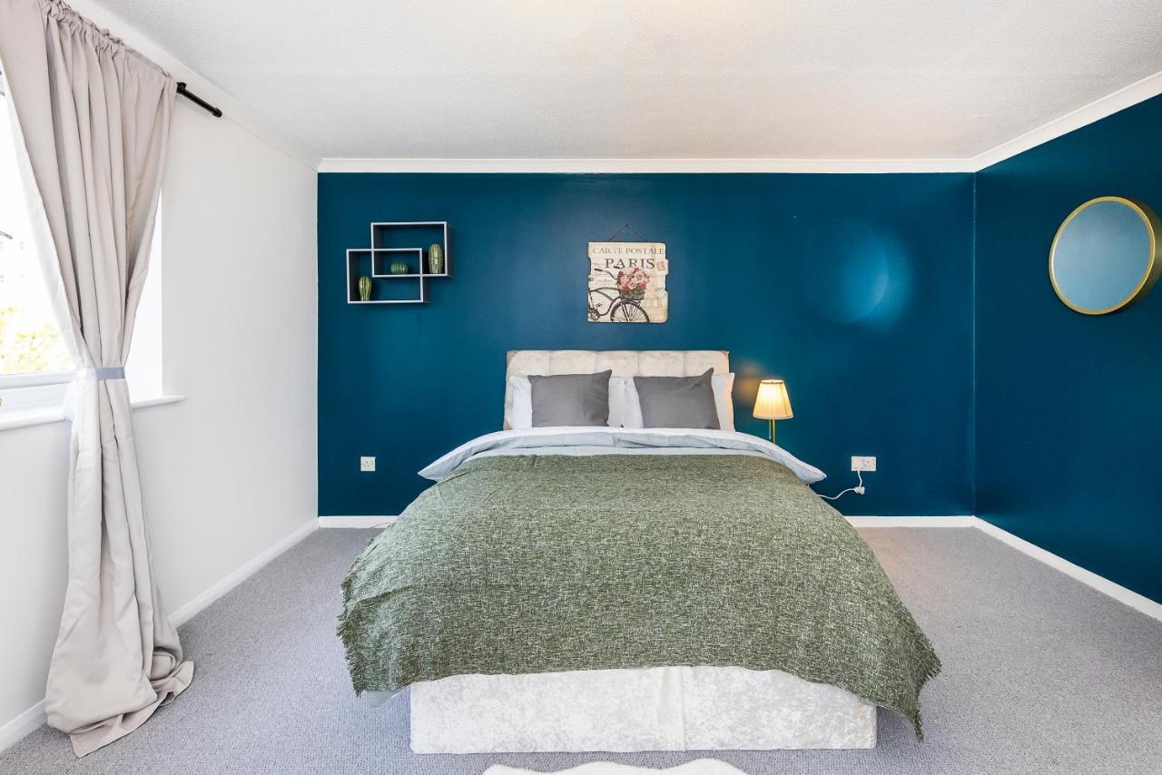 Queen Room with Shared Bathroom