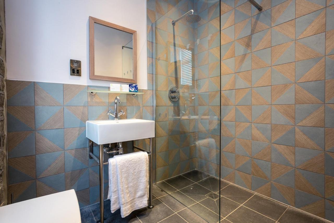 Double or Twin Room with Shower