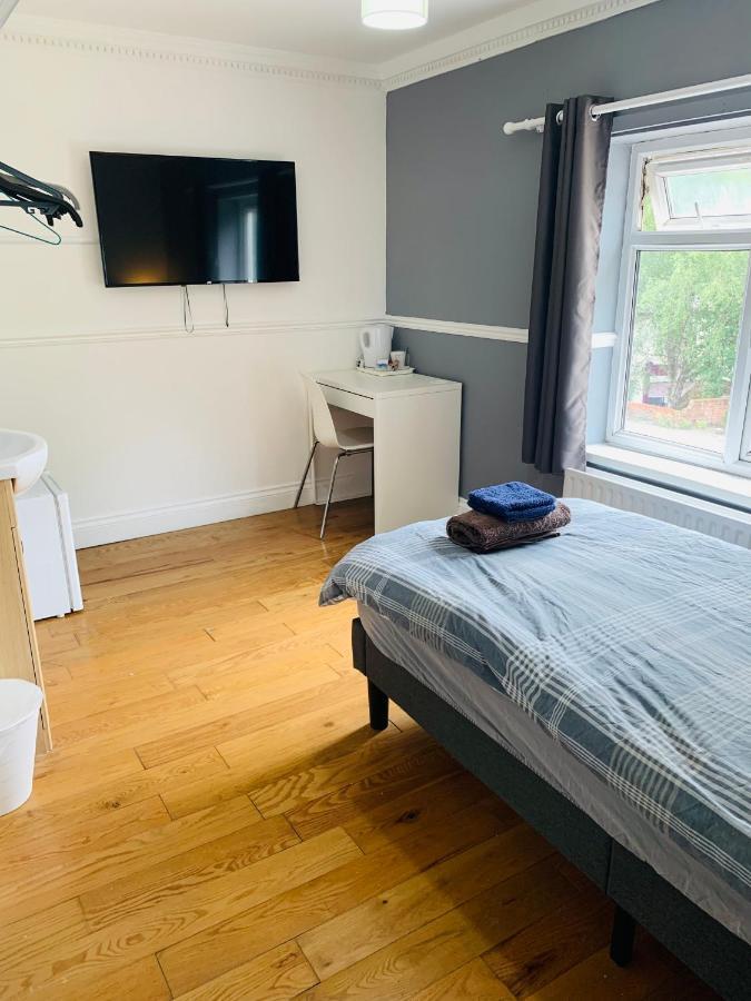Single Room Shared Shower Toilet