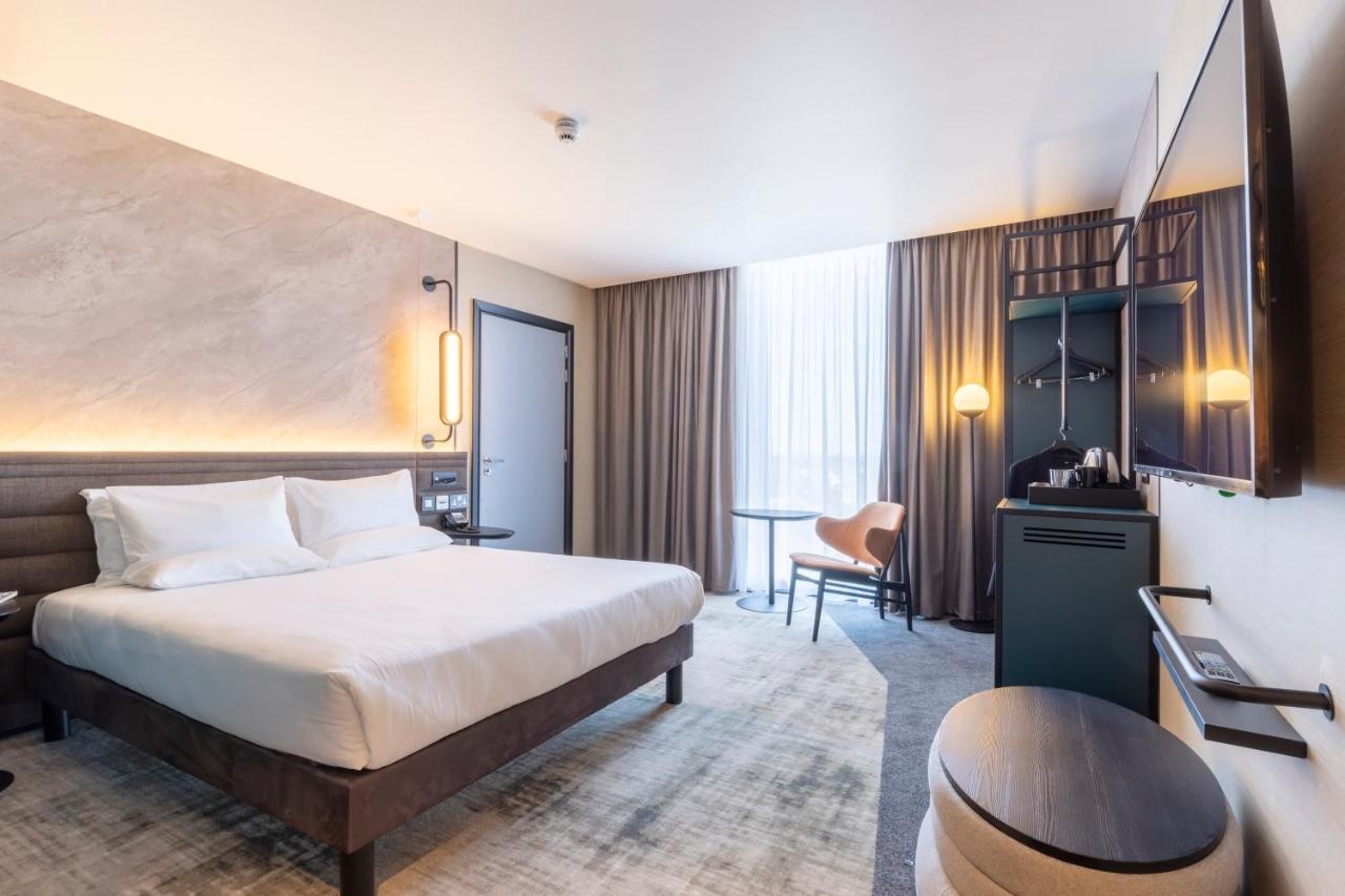 Chambre Lit King-Size Accessible aux Personnes à Mobilité Réduite