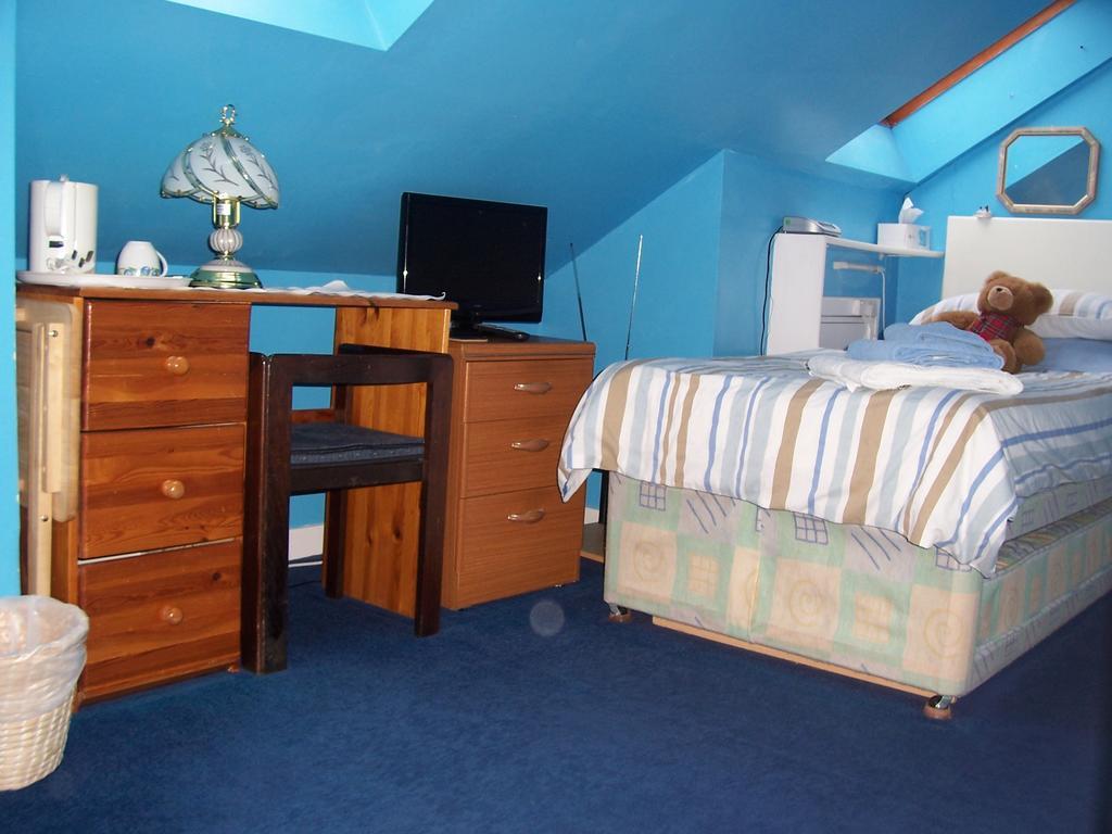 Budget Small Single Room,125720688:JPEG