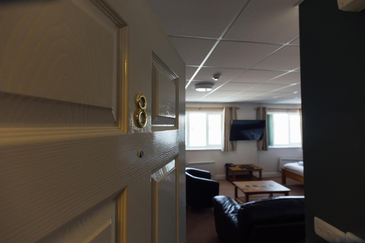 Large Family Room (2 adults + 2Children),1258847119:JPEG