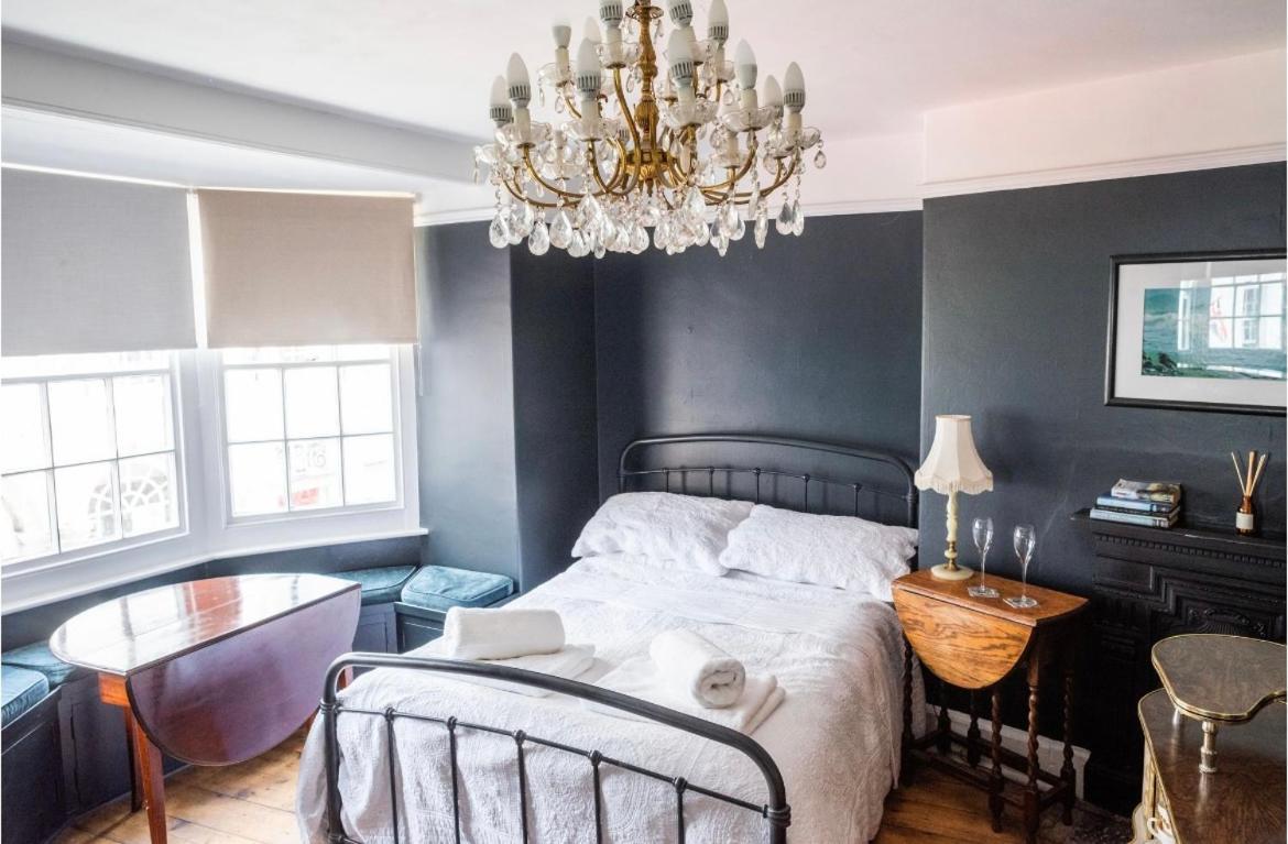 Large Double Room,1261376020:JPEG