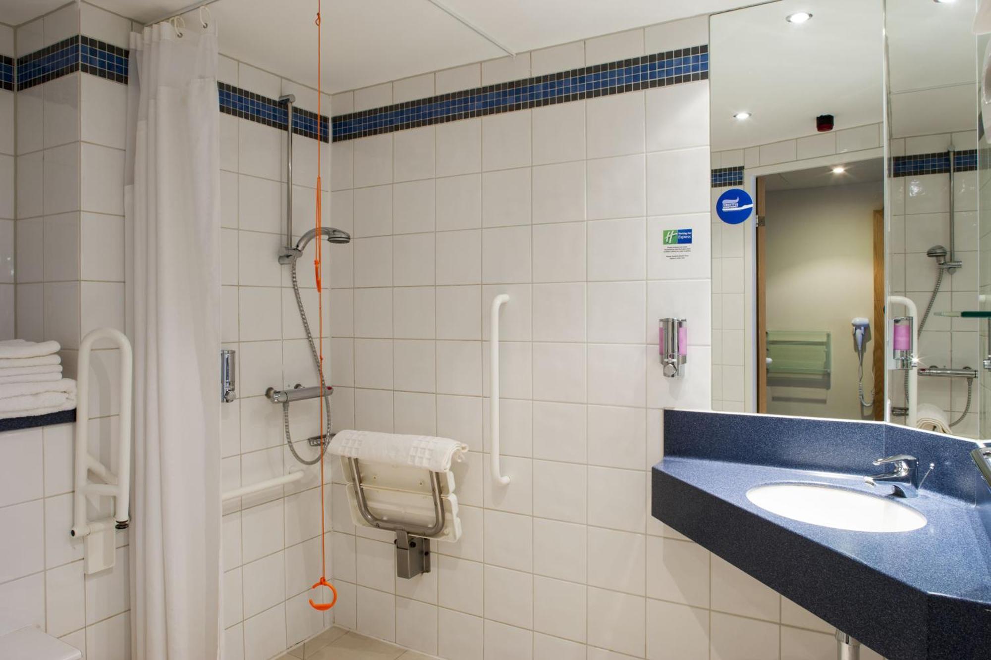 Double Room with Free Hot Breakfast - Accessible