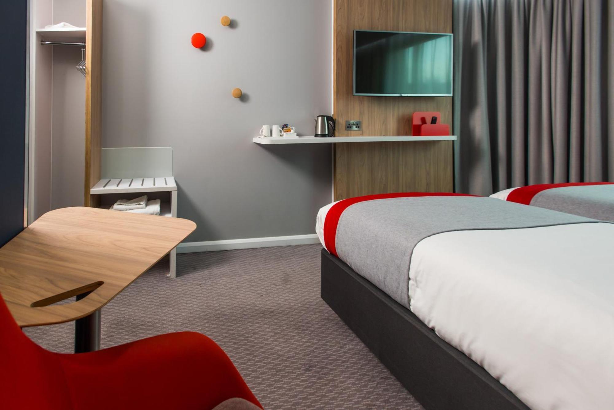 Standaard Tweepersoonskamer met 2 Aparte Bedden en Gratis Warm Ontbijt