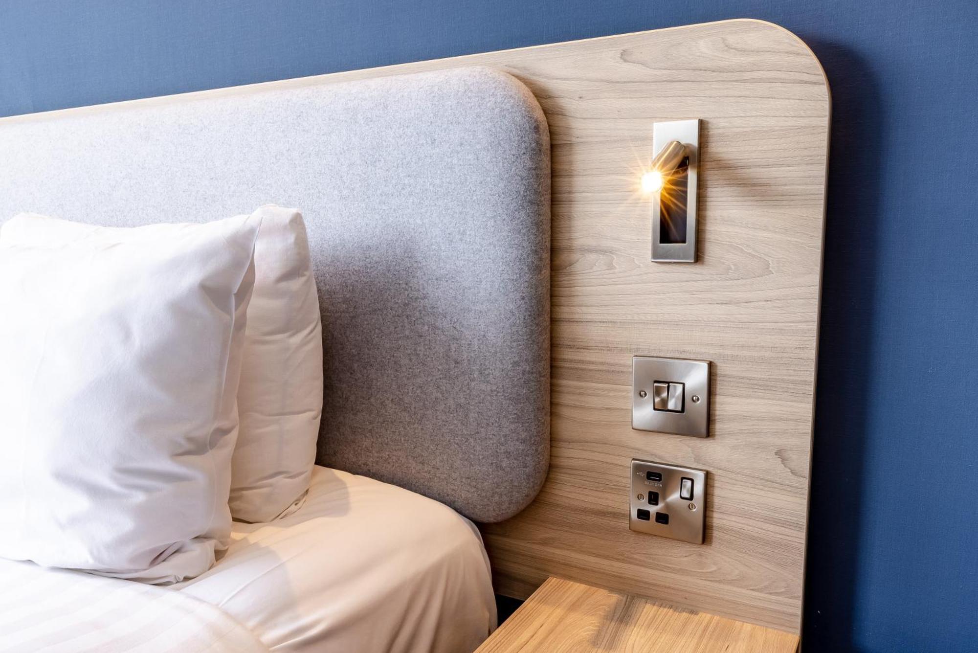 Standaard Kamer met Queensize Bed en Gratis Warm Ontbijt