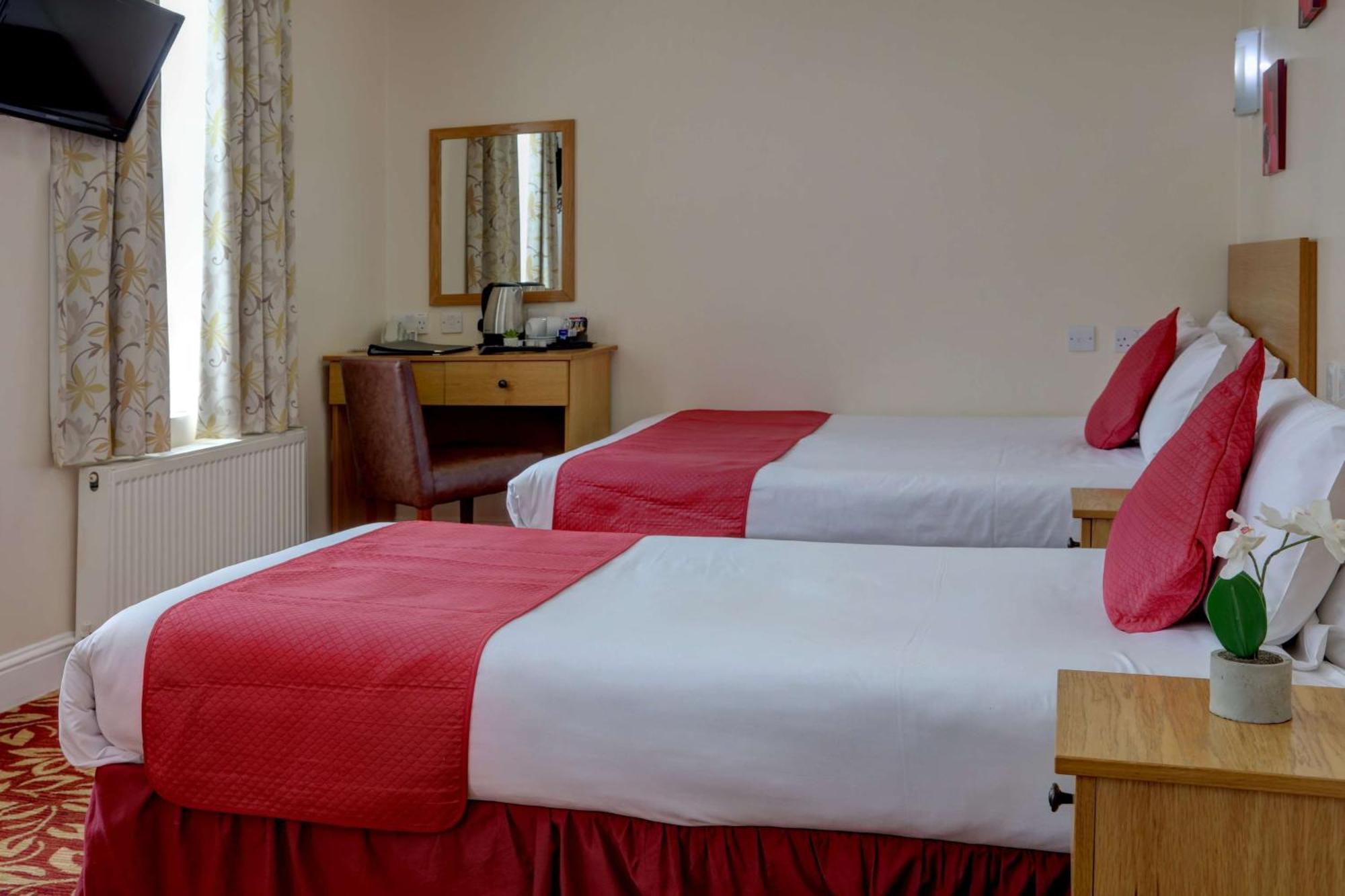 Chambre Standard avec Lit Double et Lit Simple - Non-Fumeurs