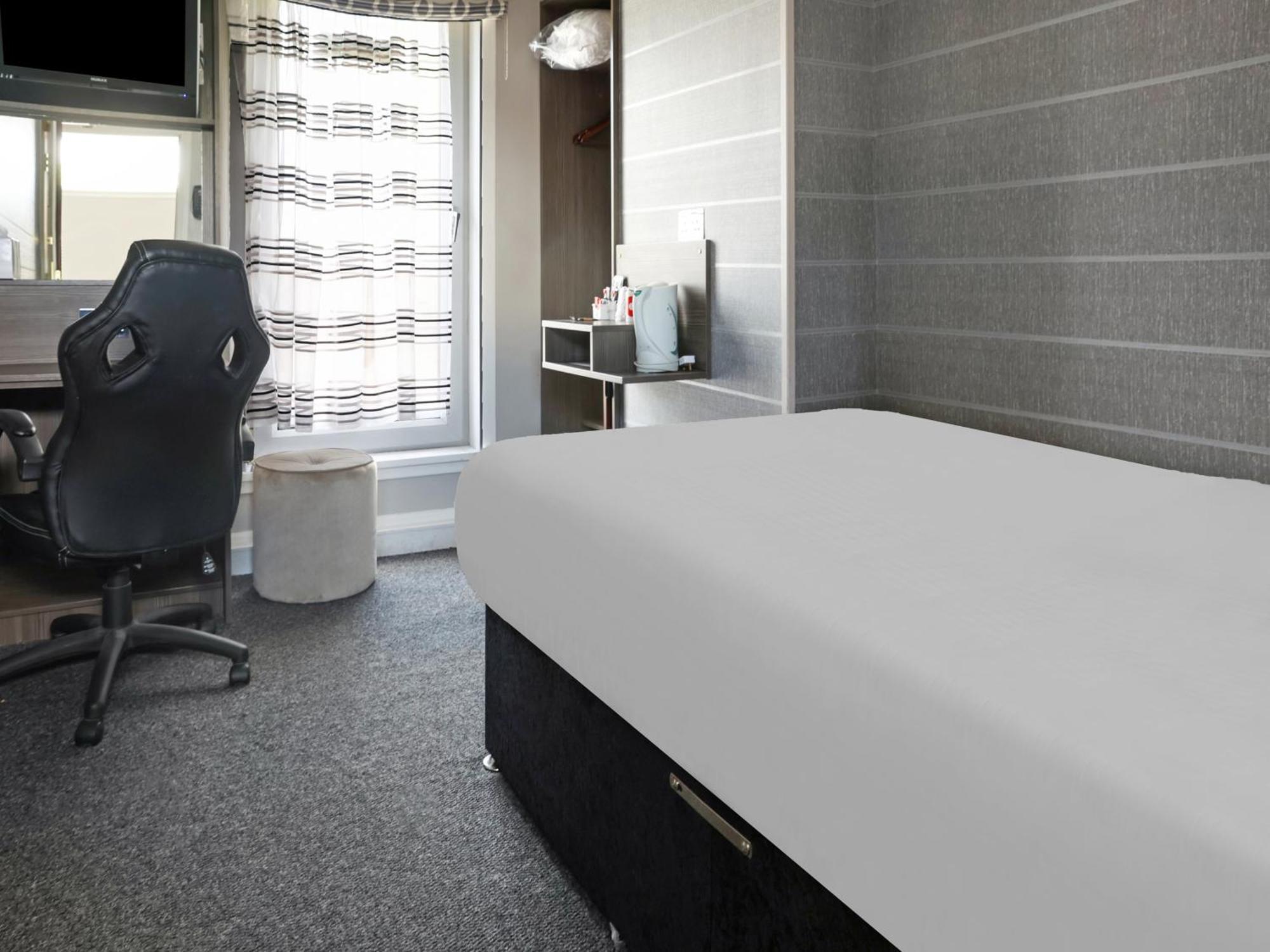 Small Double Room - Non-Smoking