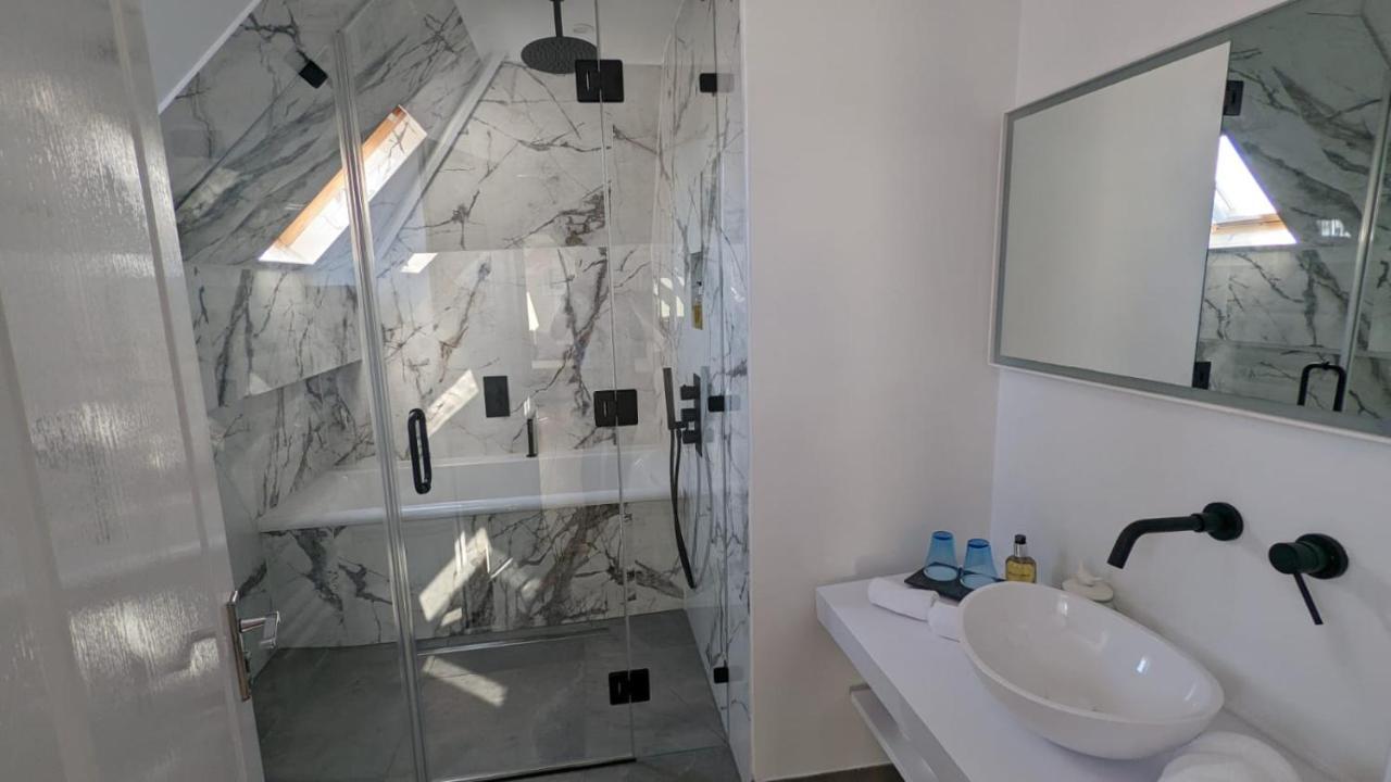 Deluxe Double Room Partial Sea View,1289269300:JPEG