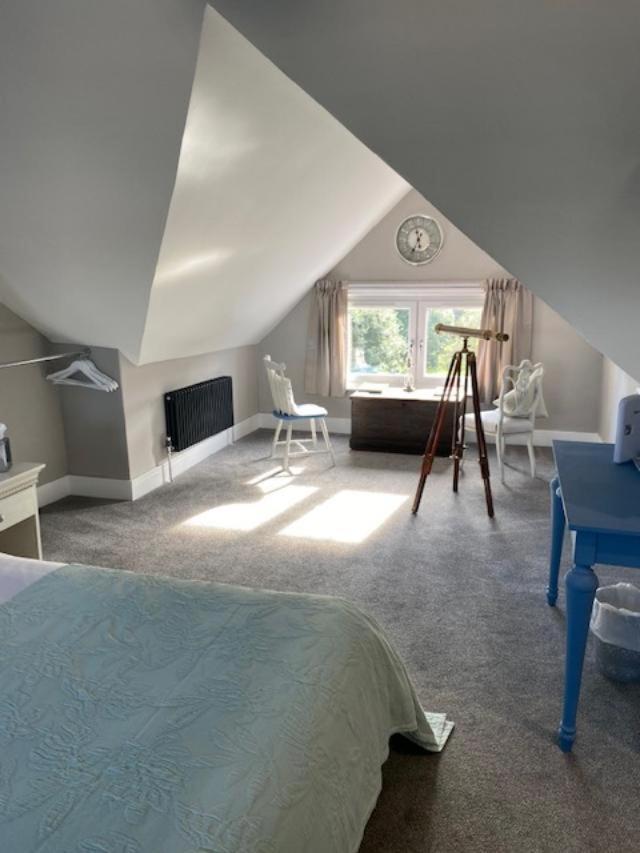 Kamer met Kingsize Bed en Uitzicht op Zee