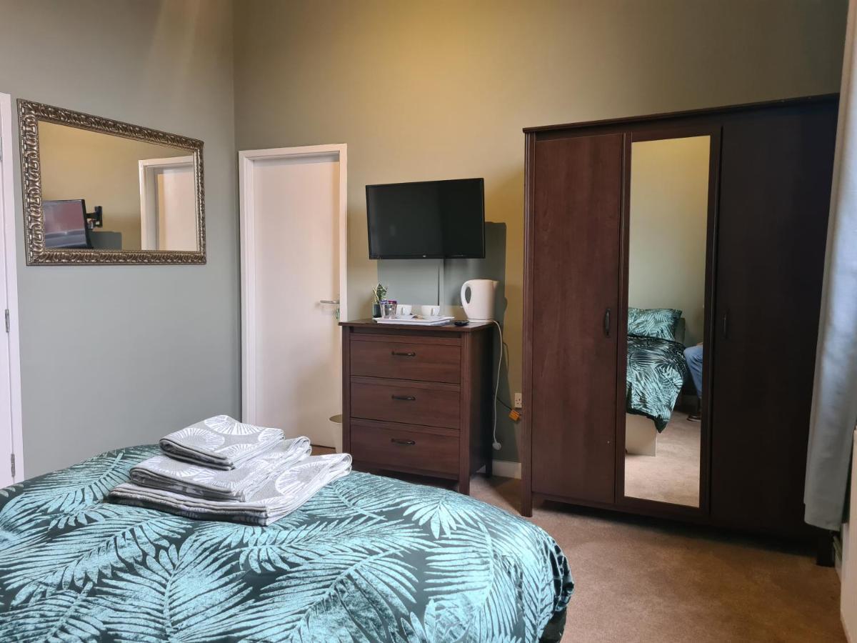 Standard Double Room with Shared Bathroom