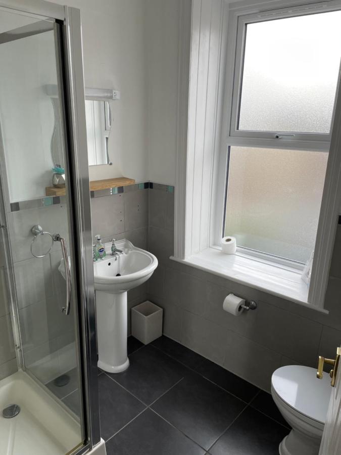 King Room Private Bathroom,1316705500:JPEG