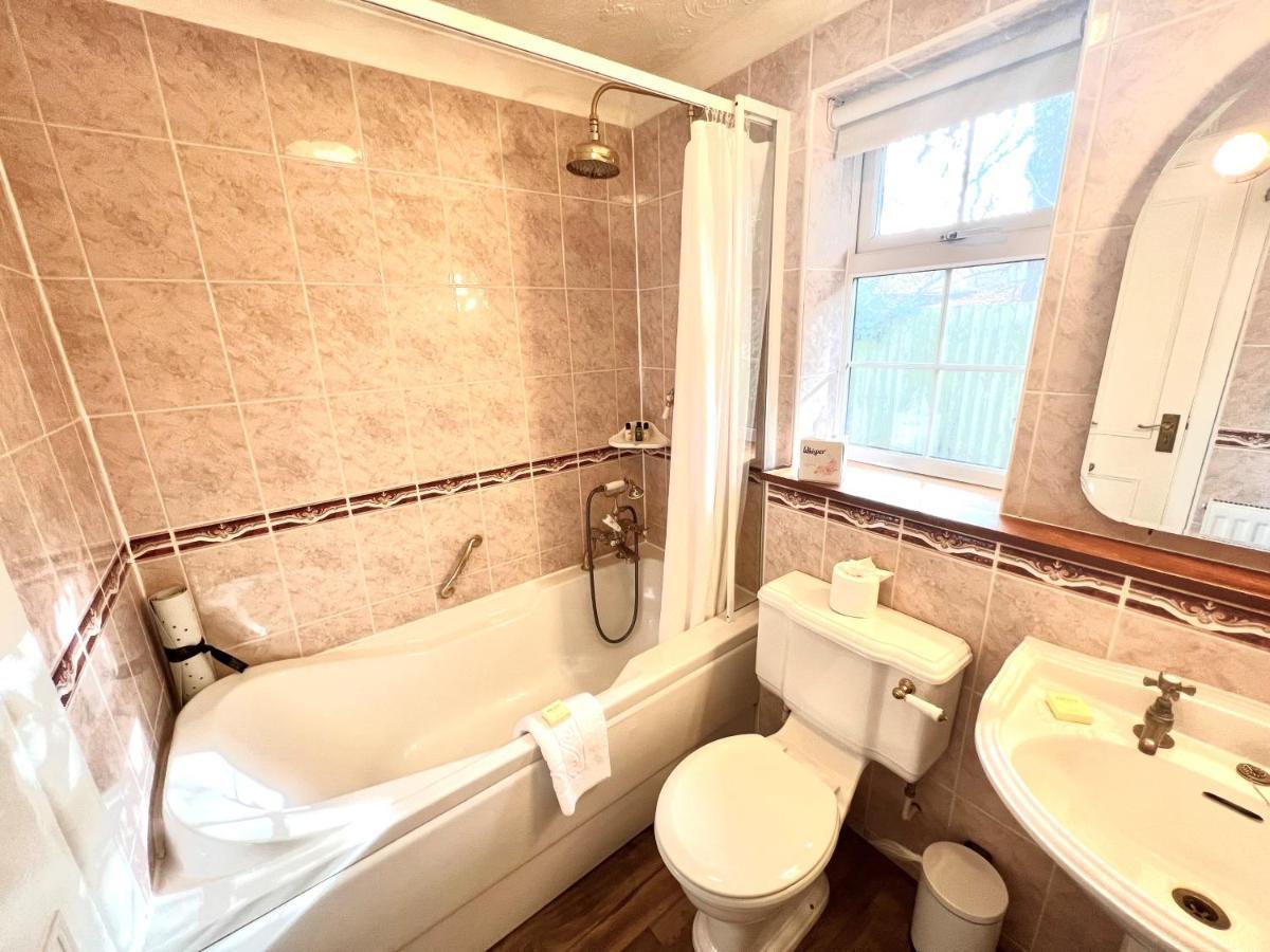 Family Room,1317613849:JPEG