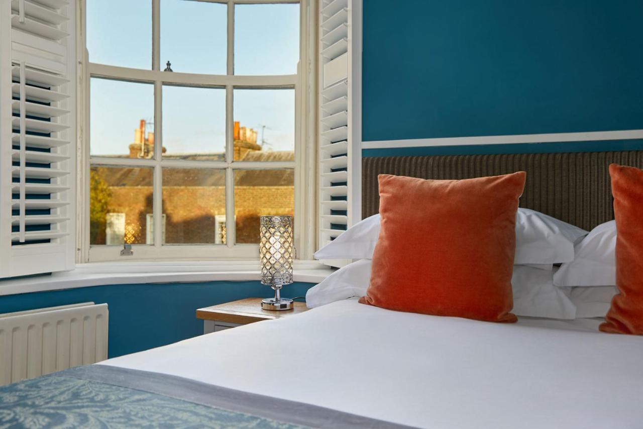 Small Double Room,1322983942:JPEG