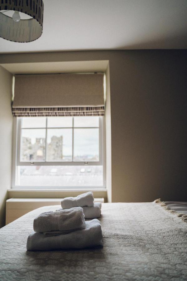 Large Double Room,1323239764:JPEG