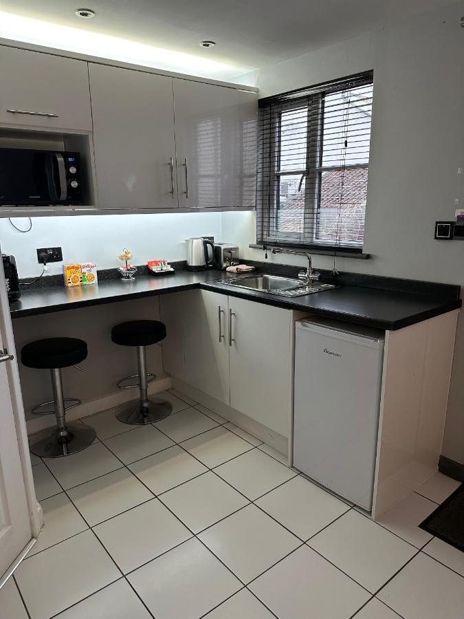 Apartment with Shower,1341453518:JPEG