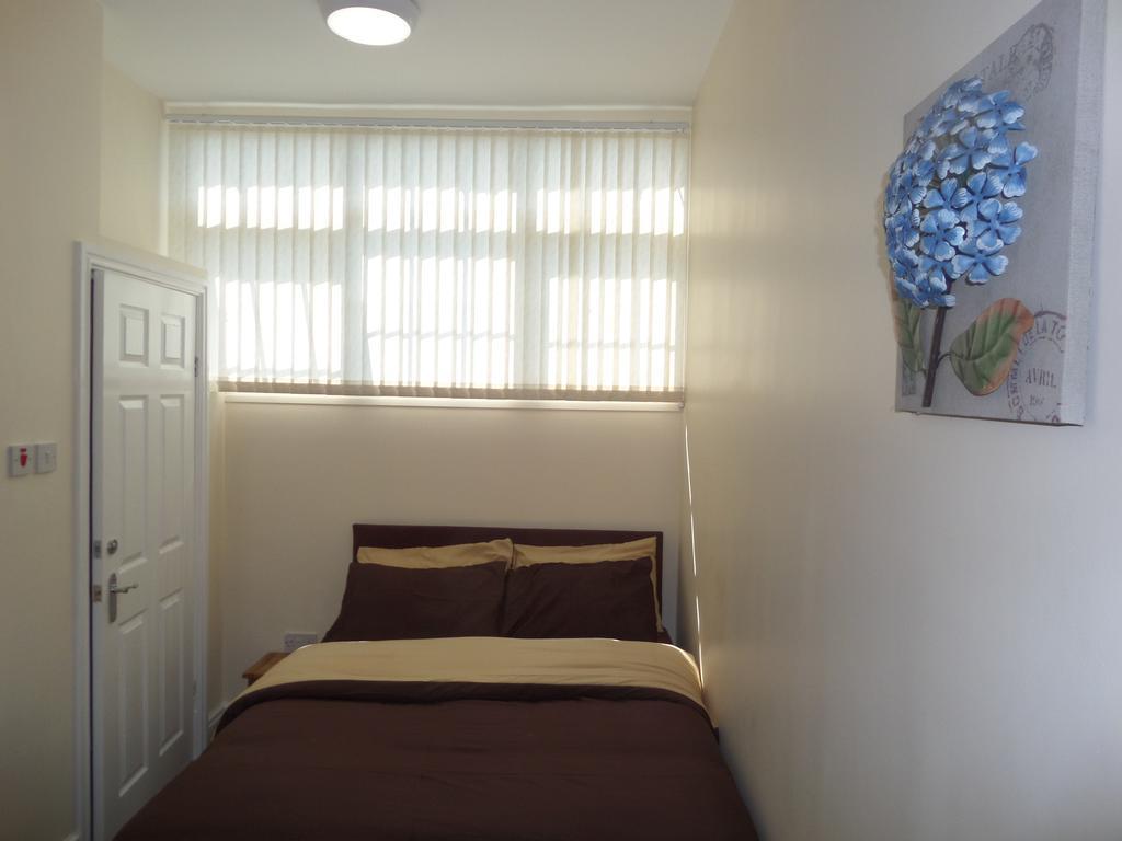 Quarto Individual com Chuveiro