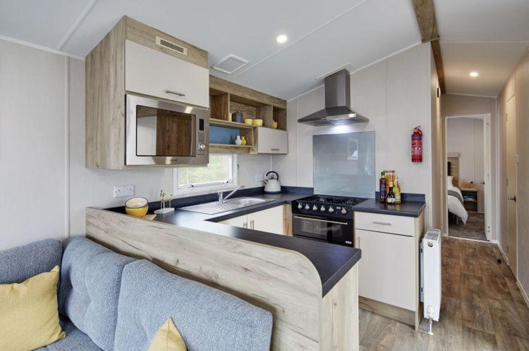 3 Bedroom Platinum Caravan,1636798567:JPEG