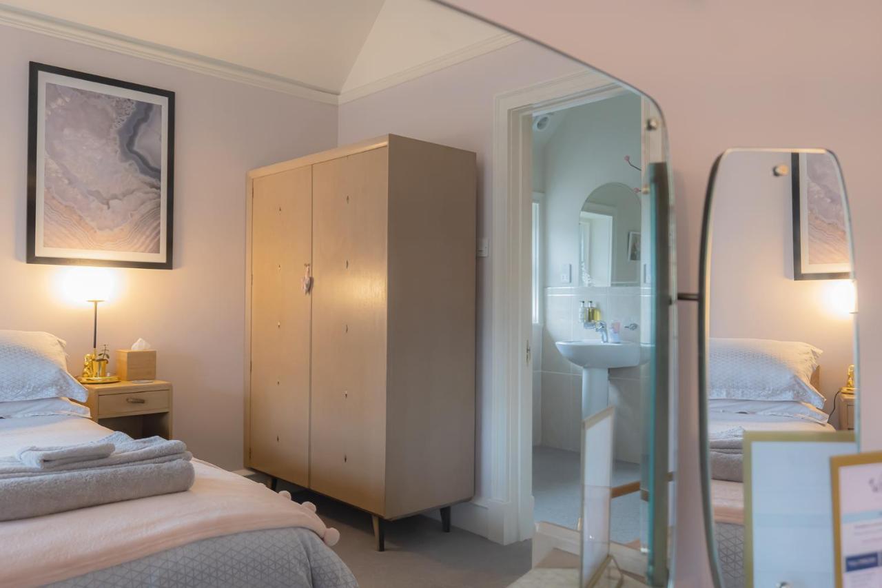 Deluxe Double Room Shower,895545802:JPEG