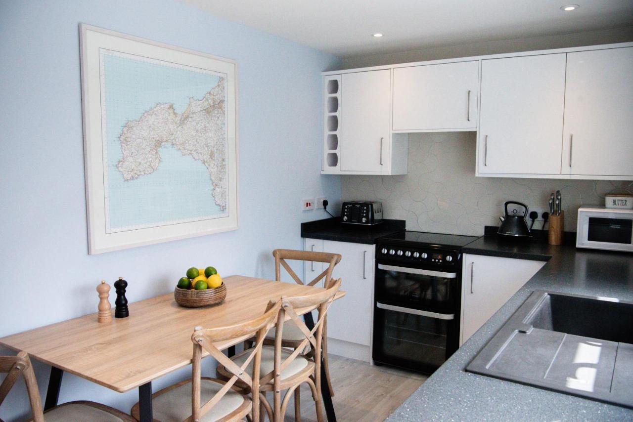 Two-Bedroom Apartment,1366378121:JPEG