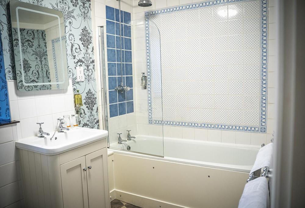 Double or Twin Room with Private Bathroom