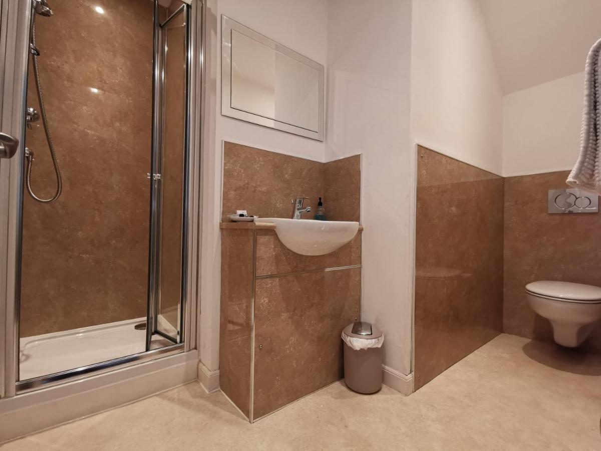 Double Room Private Bathroom