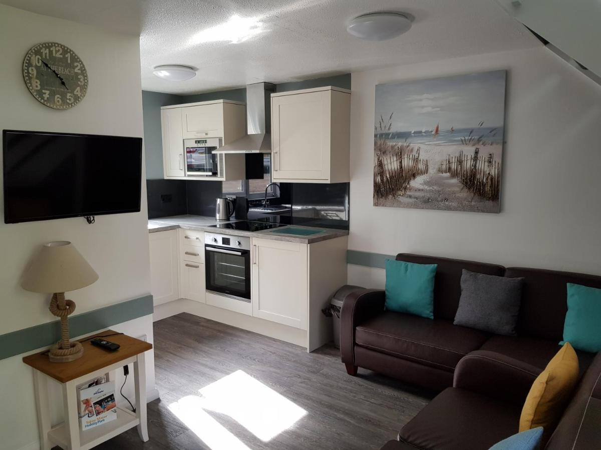 3 Bedroom Gold Holiday Villa (Sleeps 6)
