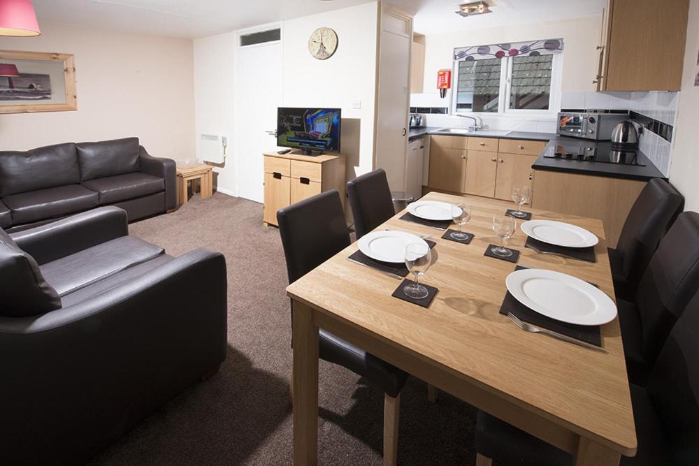 3 Bedroom Silver Holiday Villa (Sleeps 6)