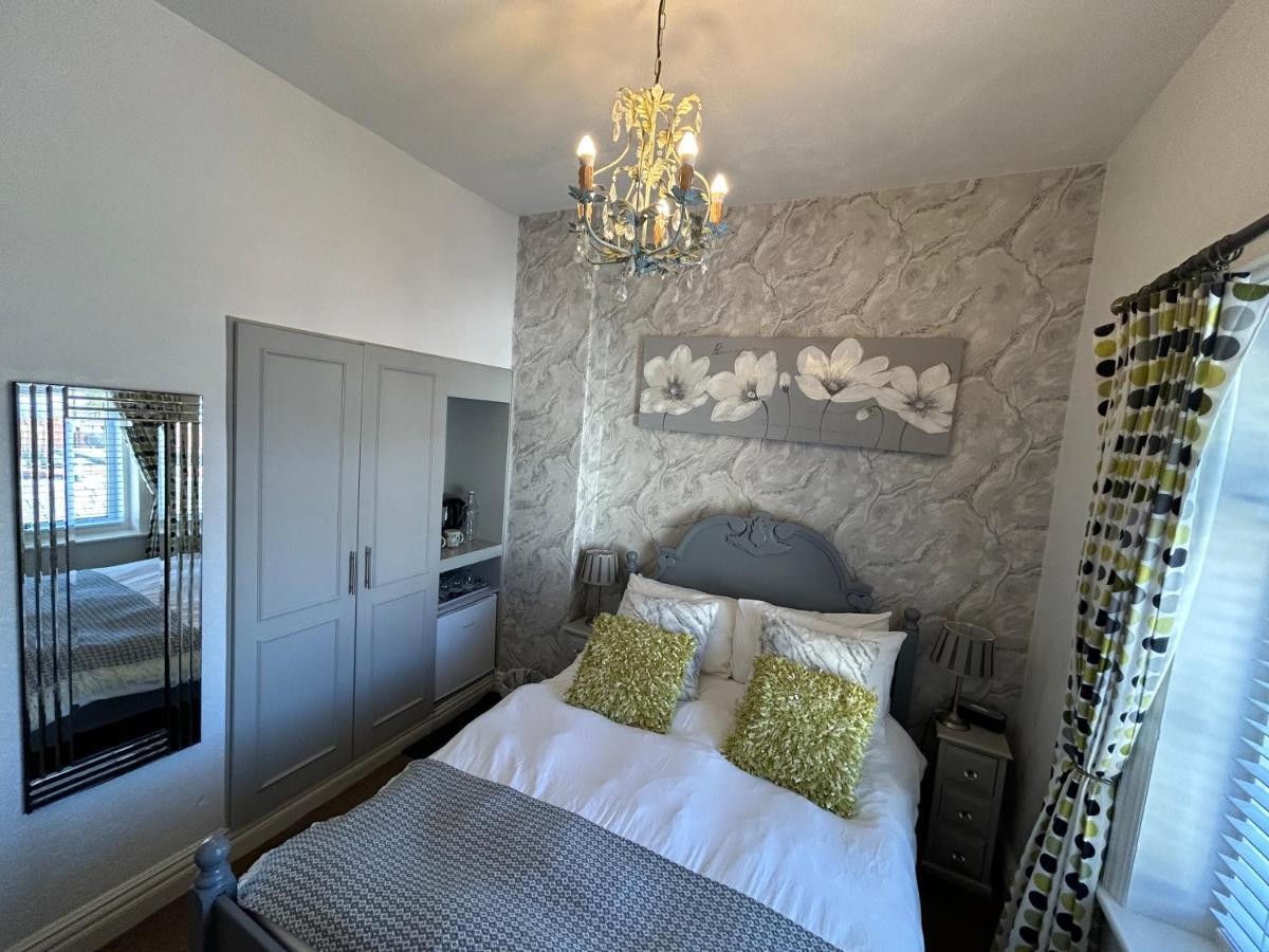 Small Double Room,1397166842:JPEG