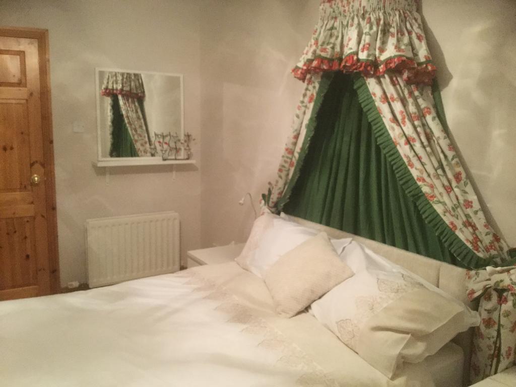 Habitación Estándar con baño privado externo - 1 cama extragrande