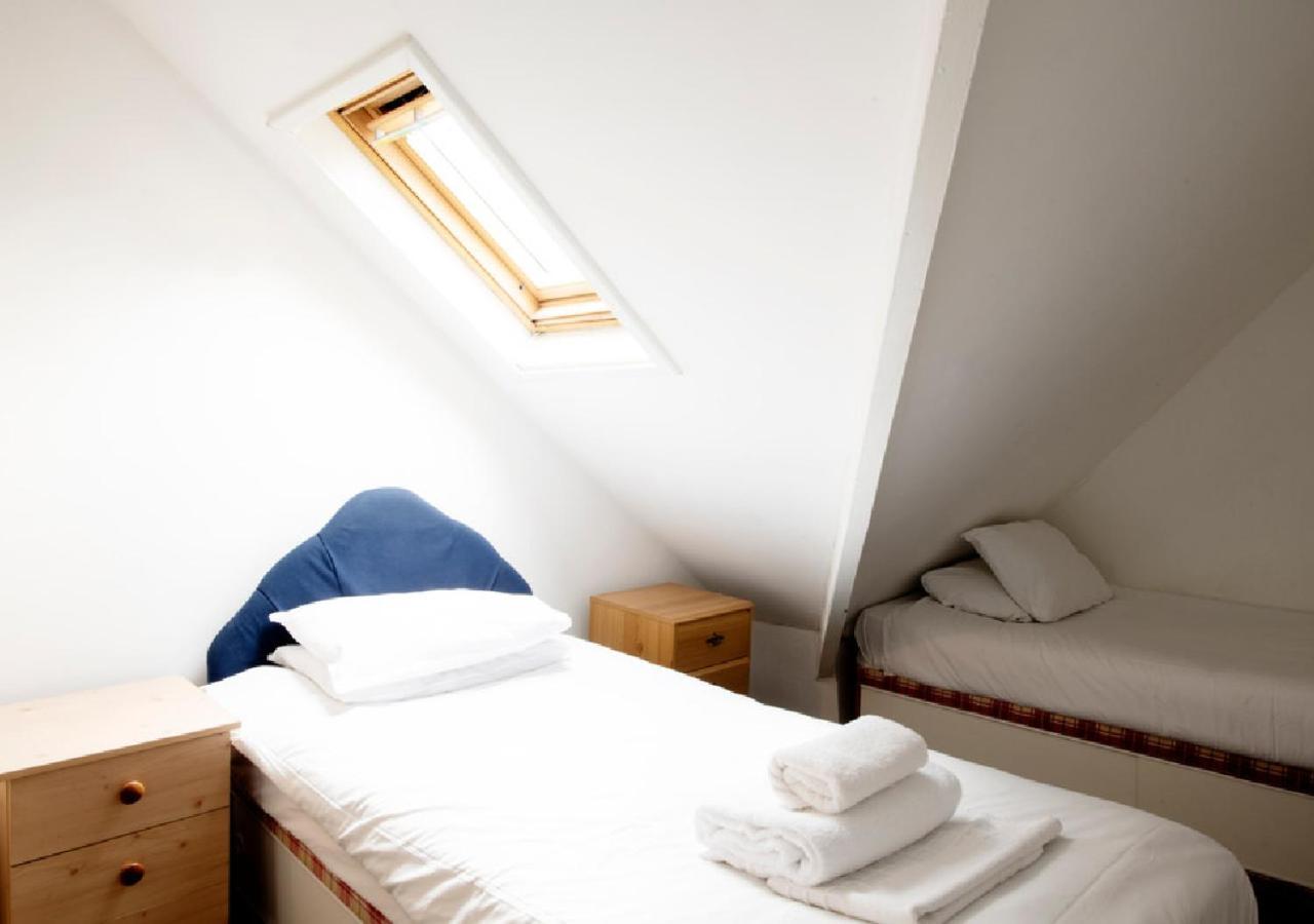 Twin Room with Private Bathroom
