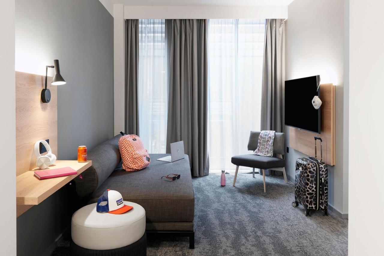 Moxy Sleeper Familiekamer met 1 Kingsize Bed