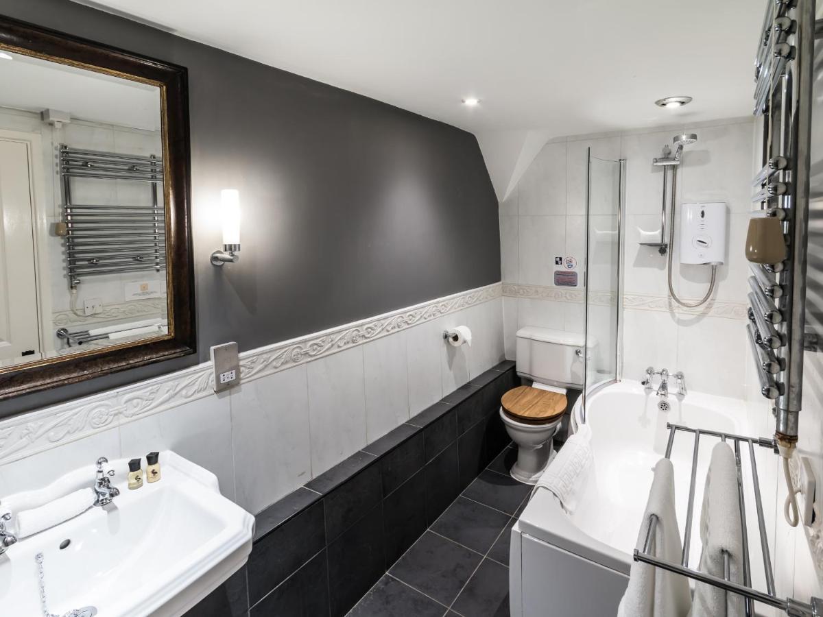 Deluxe Double Room Bath,1602385240:JPEG