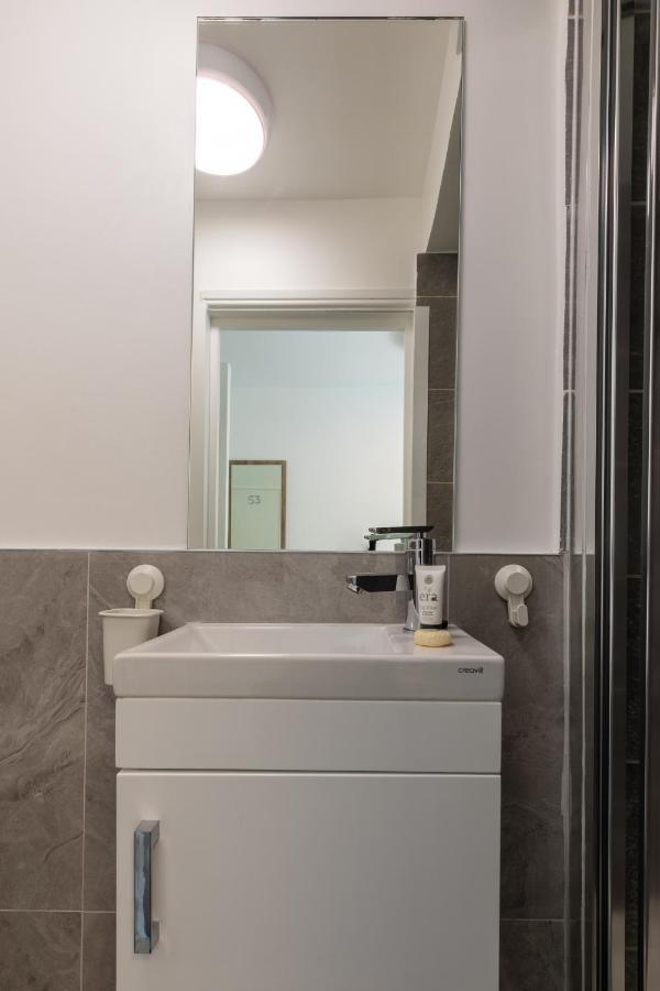 Single room with Private External Bathroom