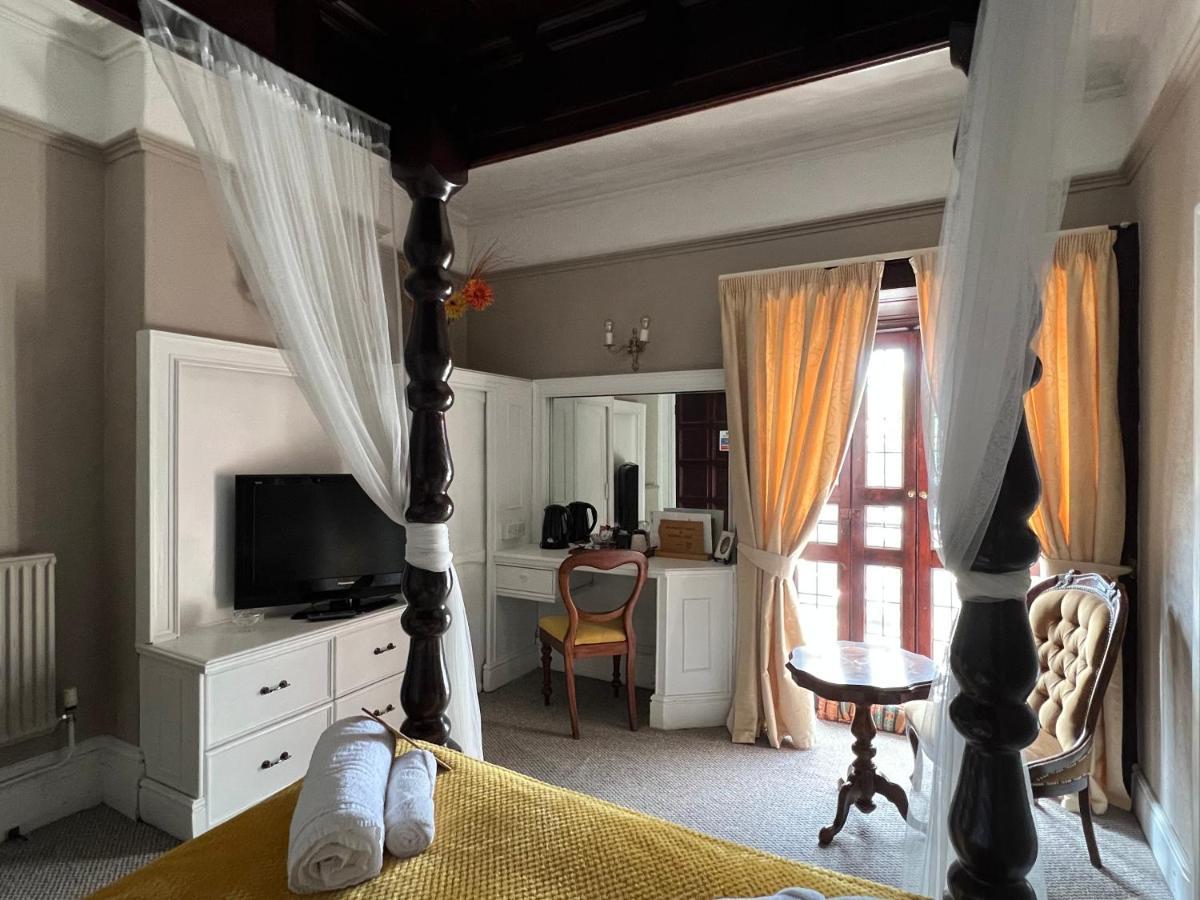 Double Room with Four Poster Bed,1404132761:JPEG