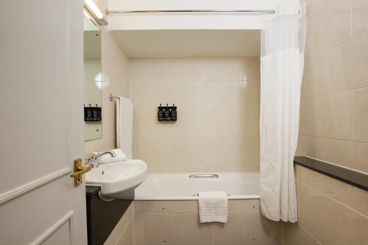 Quarto com 2 Camas de Solteiro
