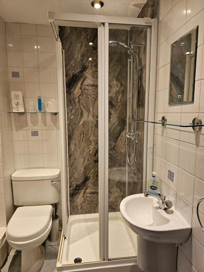 Einzelzimmer mit eigenem Bad