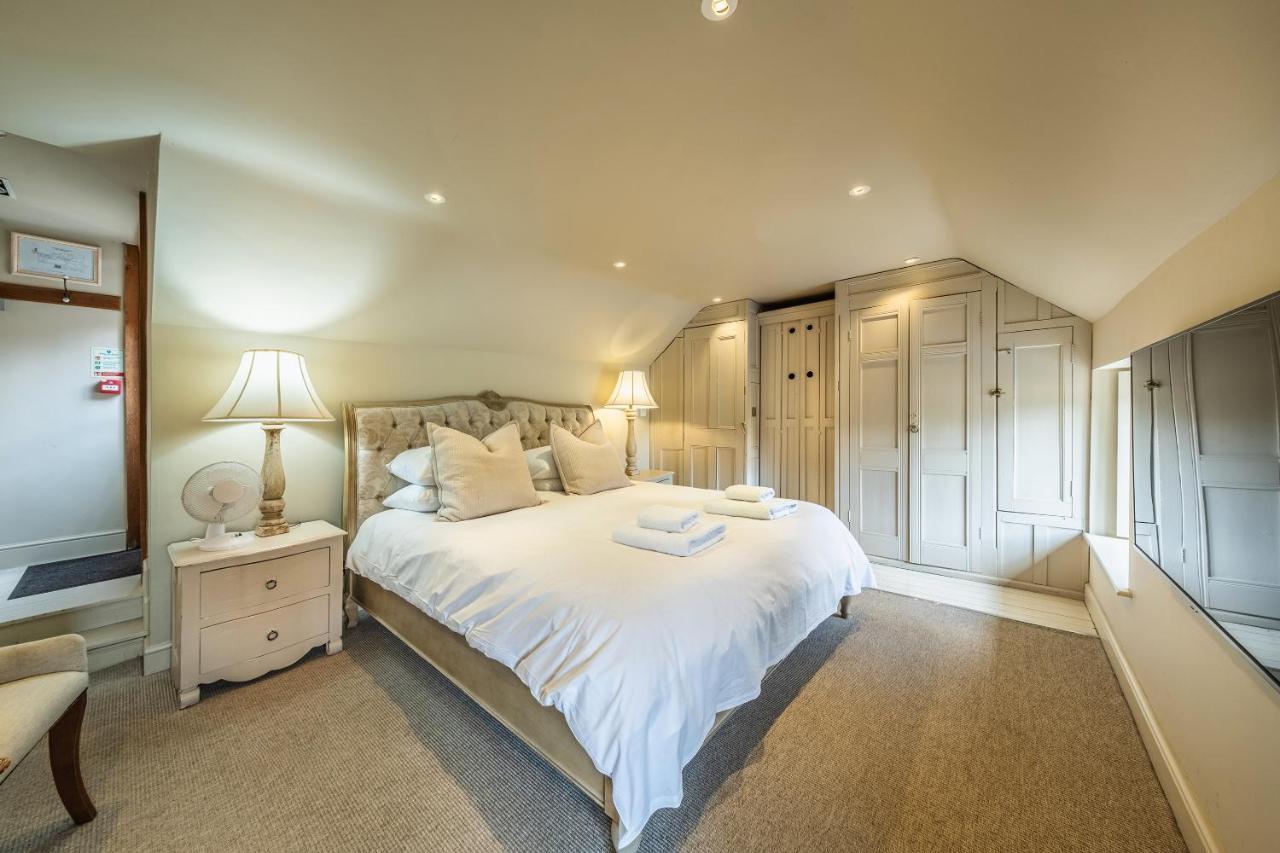 King Room,1583695297:JPEG