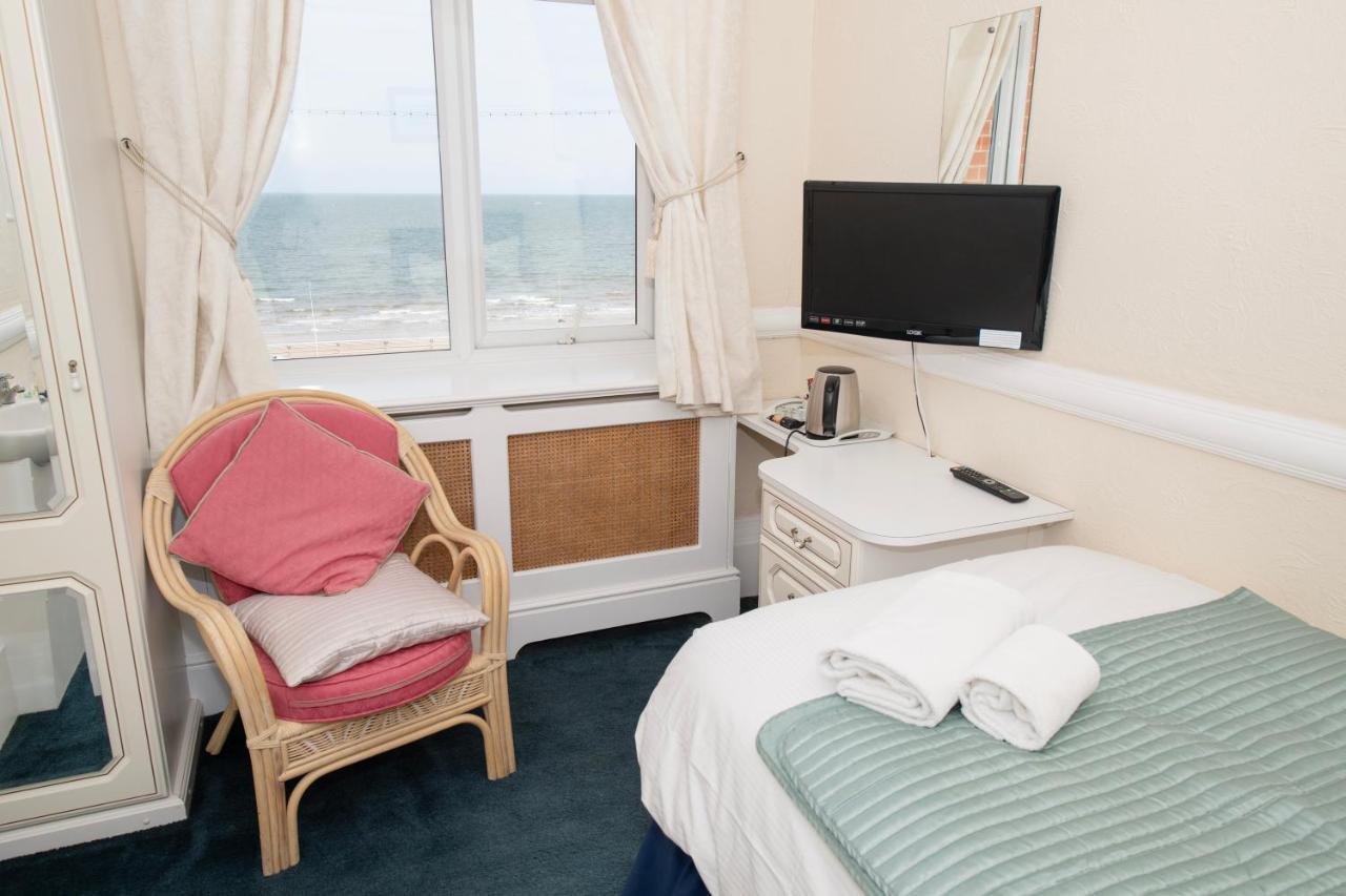 Single Room with Shared Bathroom