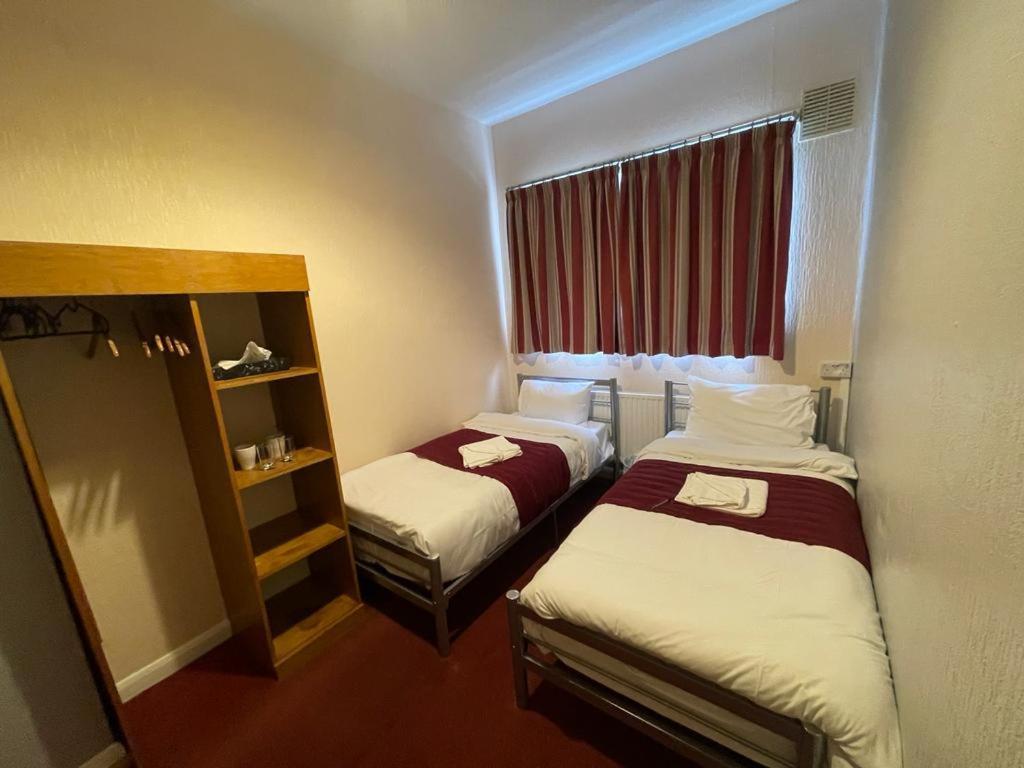 Twin Room with Shared Bathroom