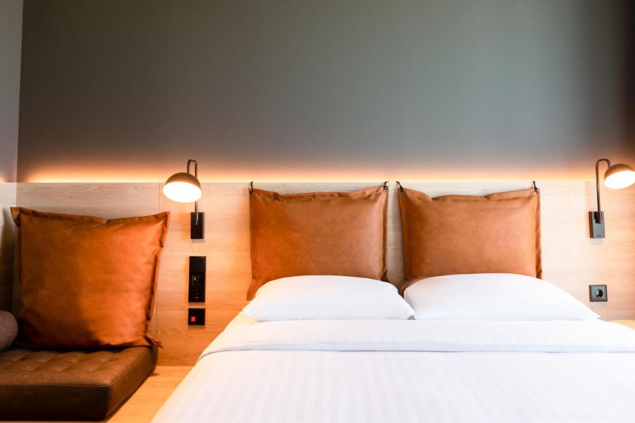 Moxy Premium Queen Room