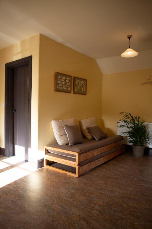 Family Room with Shower,1487422744:JPEG