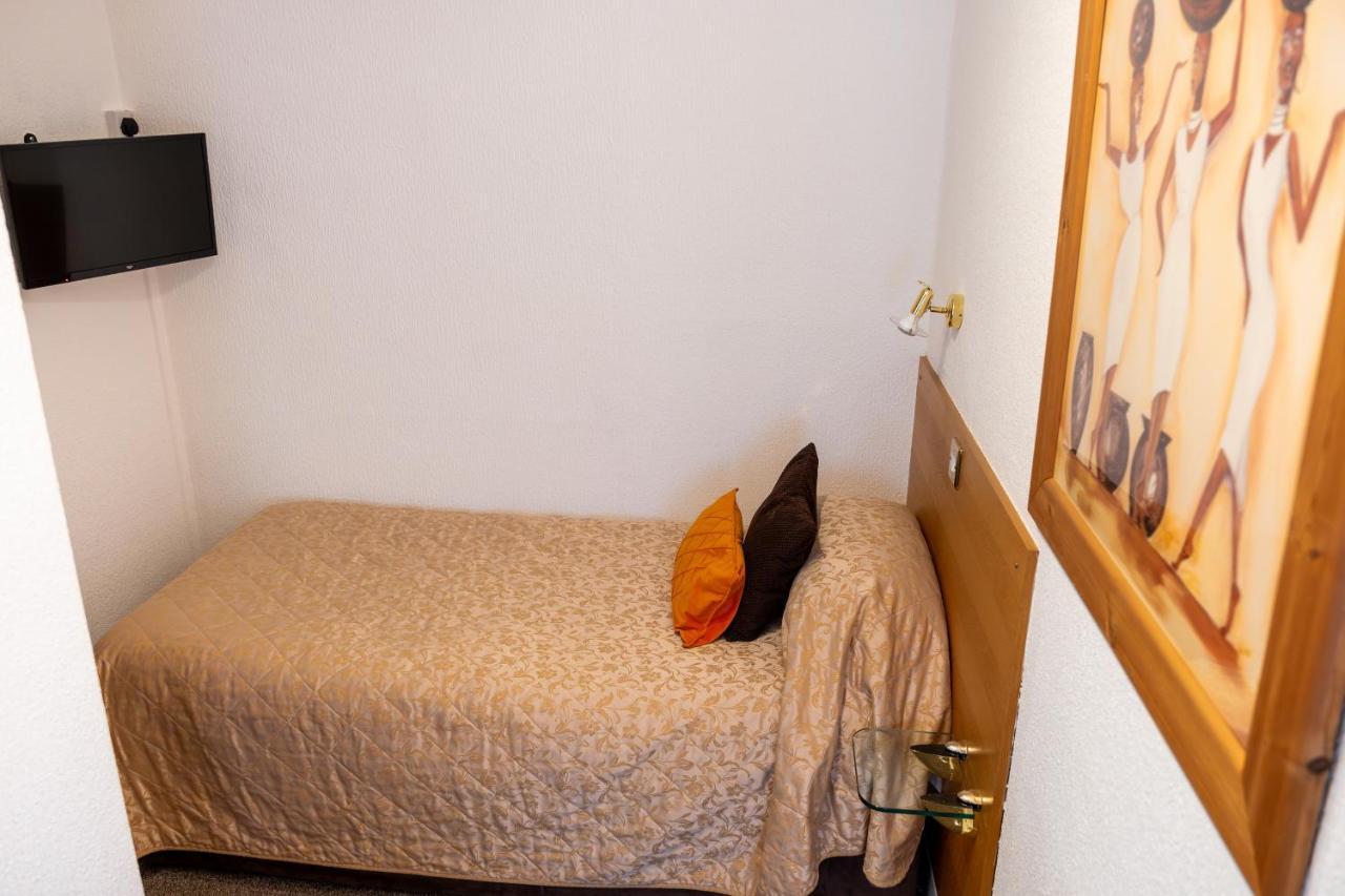 Budget Single Room