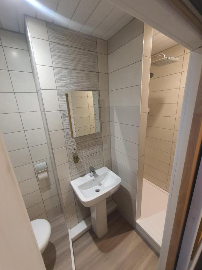 Single Room,765264682:JPEG