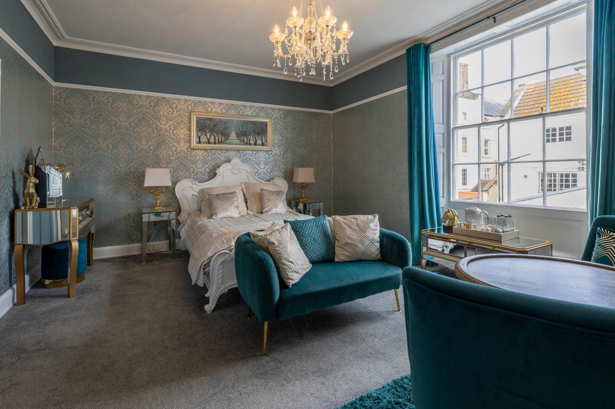 Deluxe King Room - Spring,1500794227:JPEG