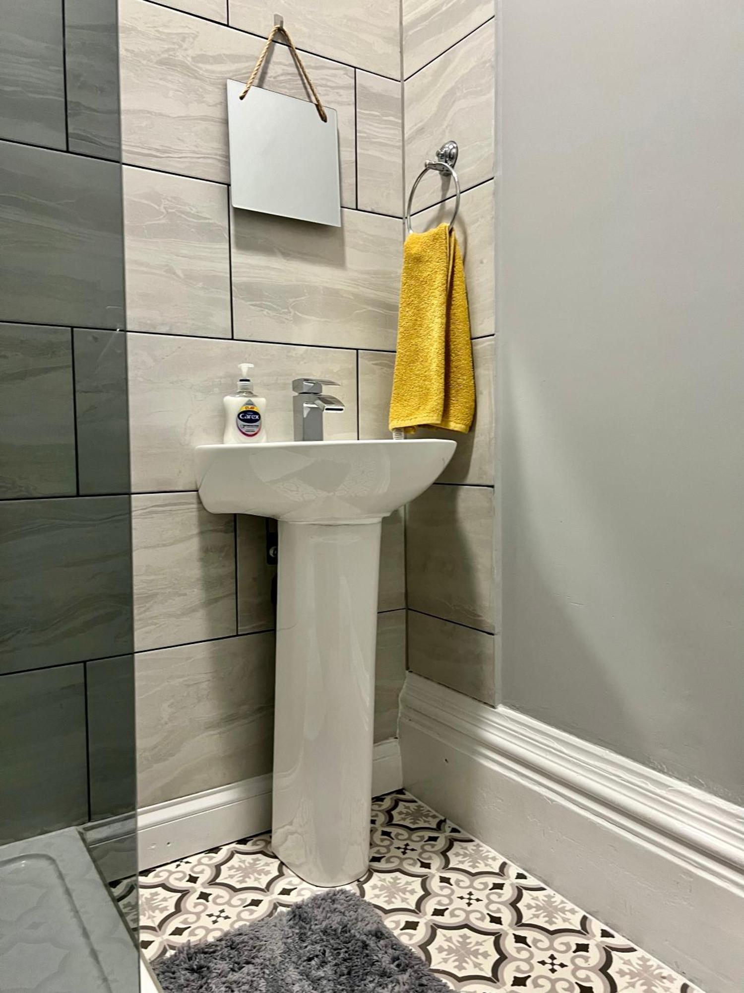 Double Room with Shared Bathroom (Room 6),1518720376:JPEG