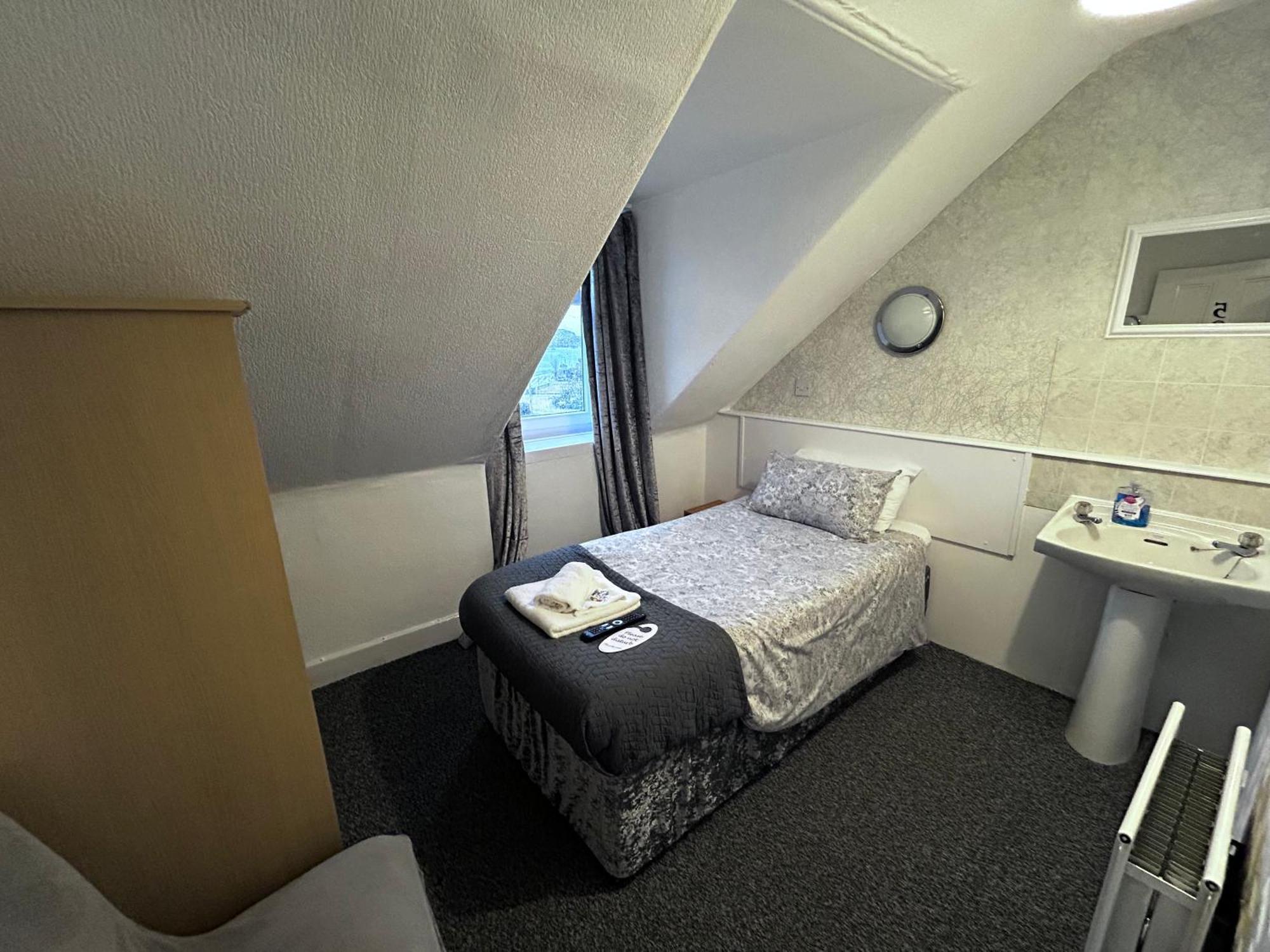 Chambre Simple avec Salle de Bains Commune