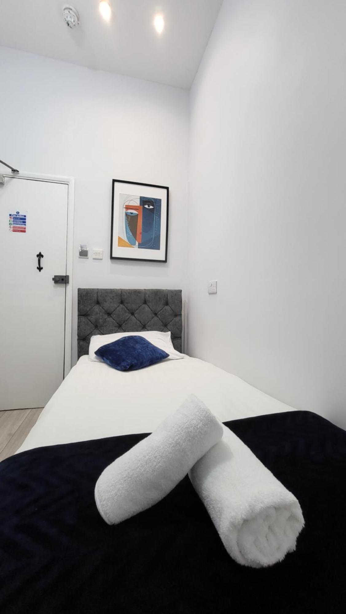 Quarto Individual com Casa de Banho Privativa