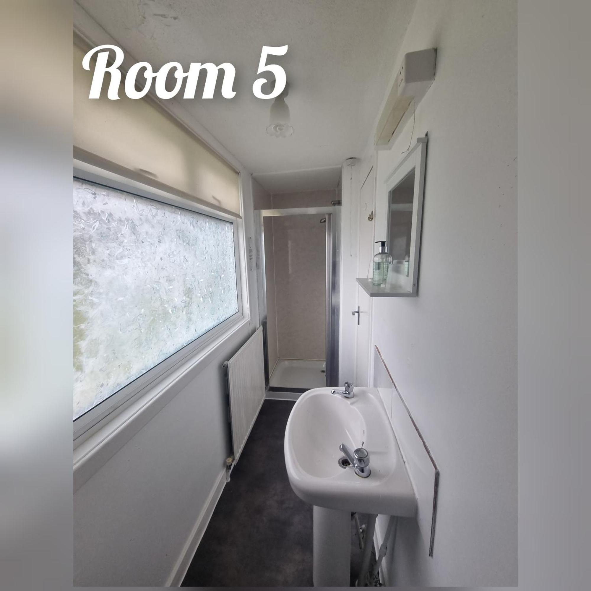 Twin Room with Bathroom
