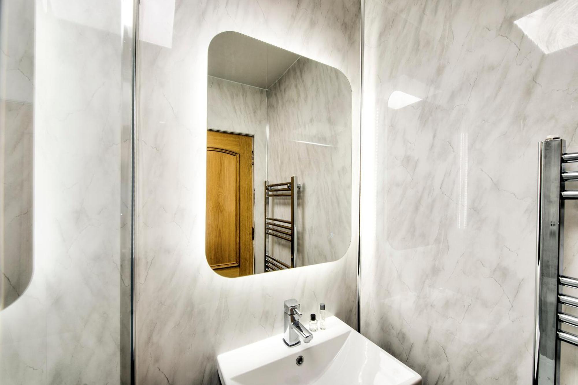 Double Room,1516351477:JPEG